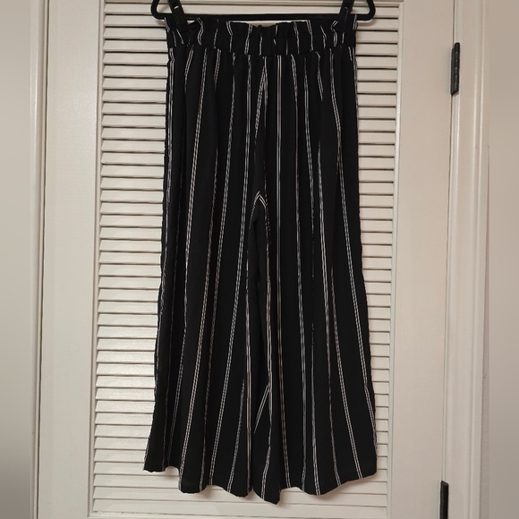 Sienna Sky - Black & White Pinstripe Paper-Bag Lightweight Wide-Leg Pants - Picture 4 of 9